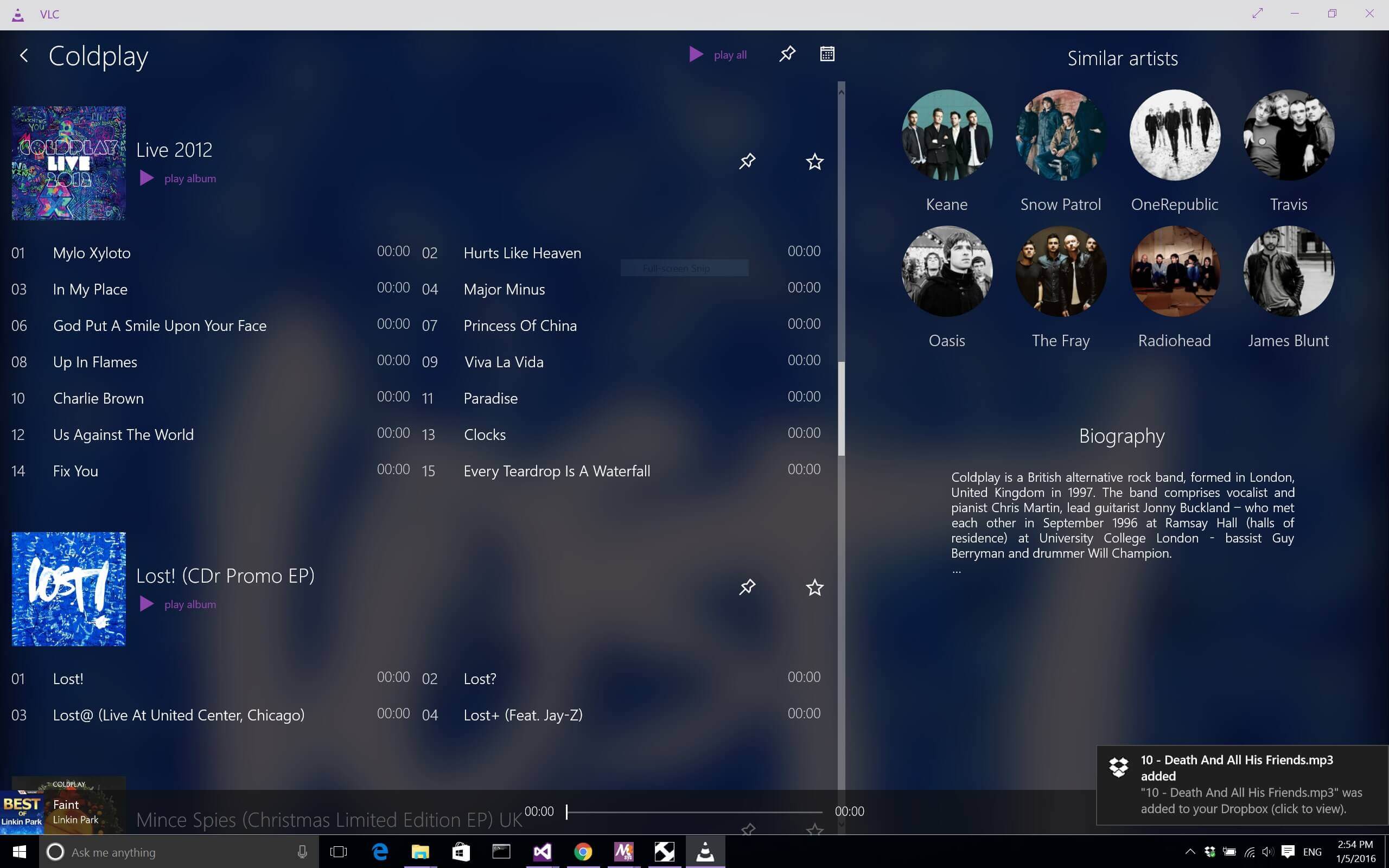 VLC media library showing Coldplay albums with artist biography and cover art on Windows